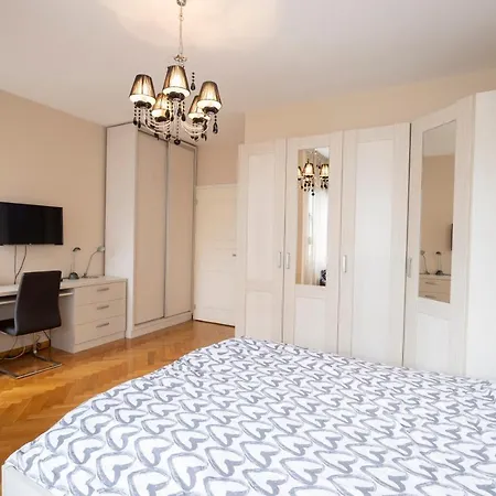 Center Lux Ii بلغراد