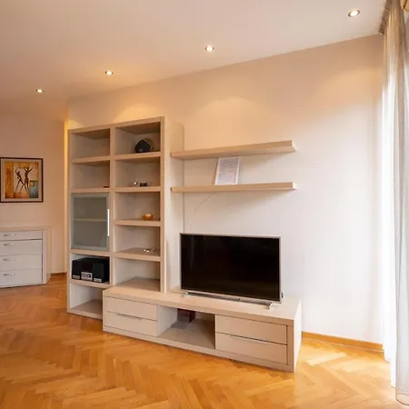 Center Lux Ii بلغراد